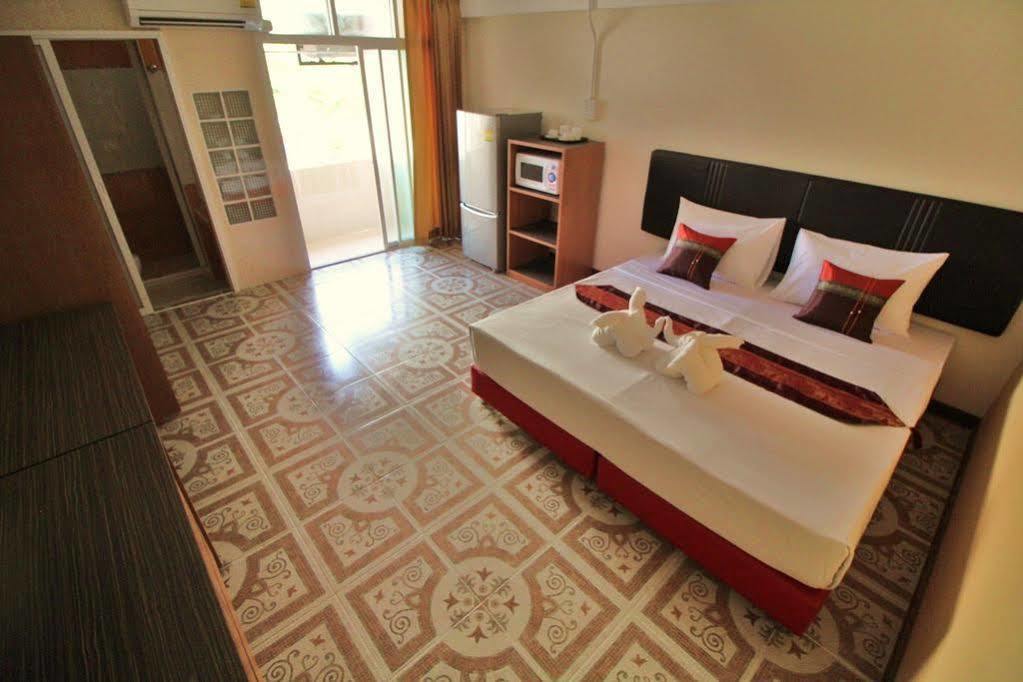 Ac Habitat Bangkok Aparthotel Bagian luar foto